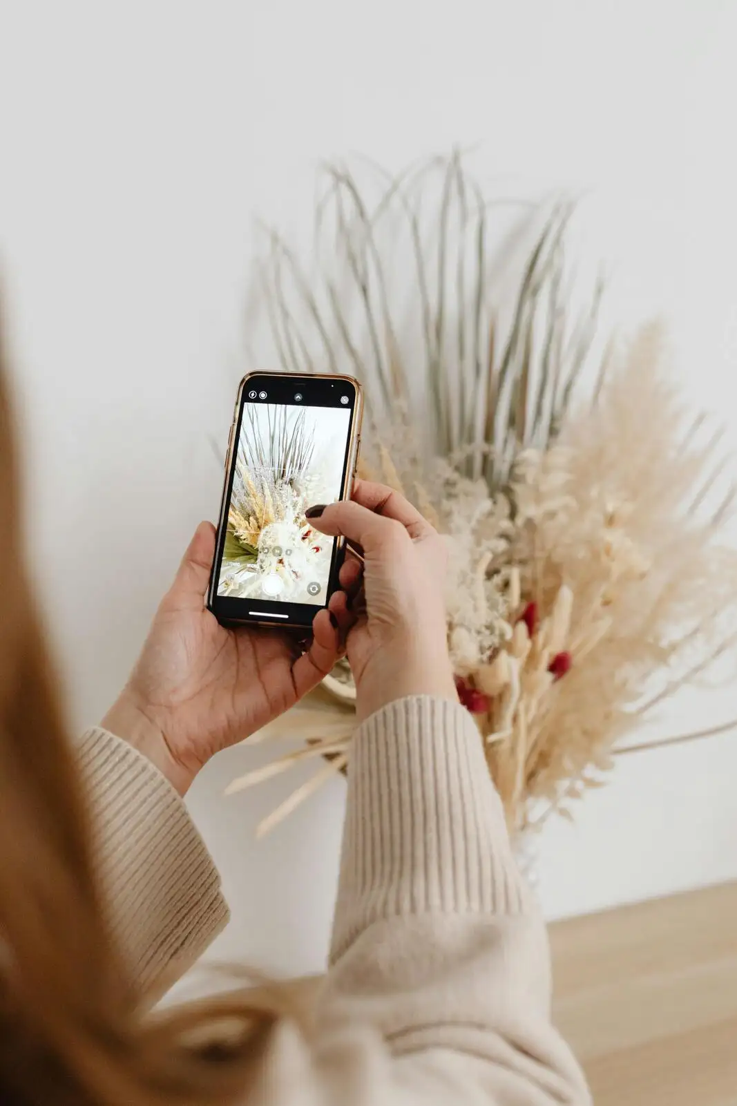 Creación de contenido para redes sociales con diseño, copywriting, planificación y formatos para Instagram y TikTok
